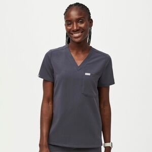 NWT FIGS Catarina One-Pocket Scrub Top - Charcoal
